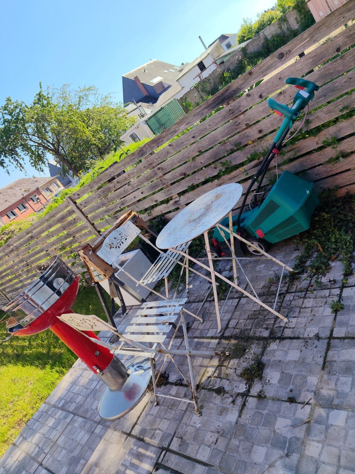 Ijzeren tuintafeltje met 2stoeltjes,
Moet een goed gereinigd, Tuin en Terras, Ophalen