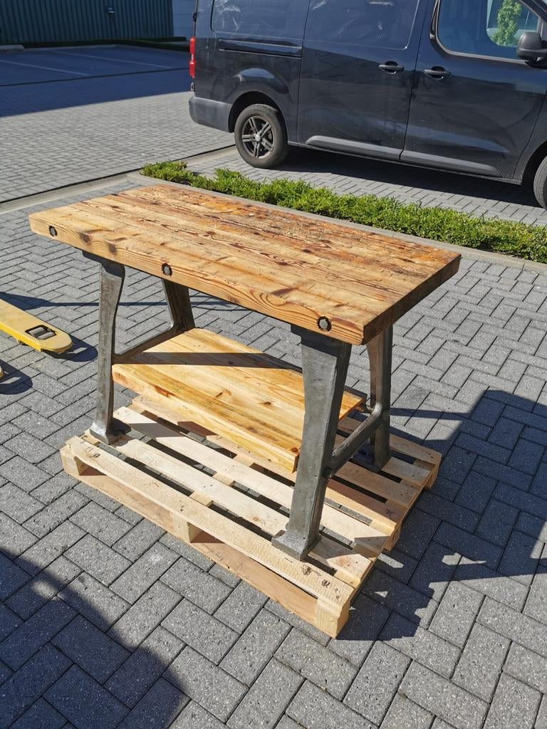 Oude werkbank gietijzeren poten., Tuin en Terras, Ophalen, Rond