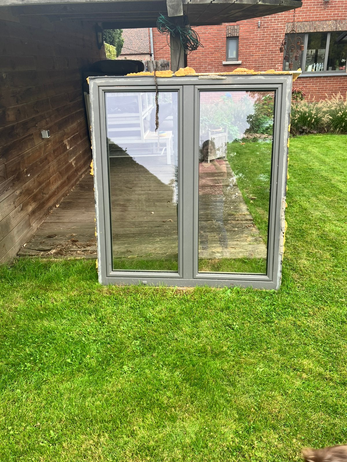 PVC raam kwartsgrijs met dubbel glas, Doe-het-zelf en Bouw, Ophalen, Zo goed als nieuw
