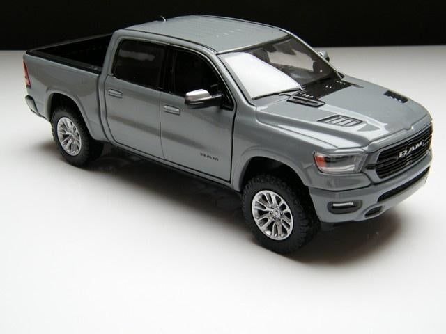 modelauto dodge ram laramie pickup crew cab 2019  Grijs 1:24, Envoi, Neuf, Voiture, Motormax