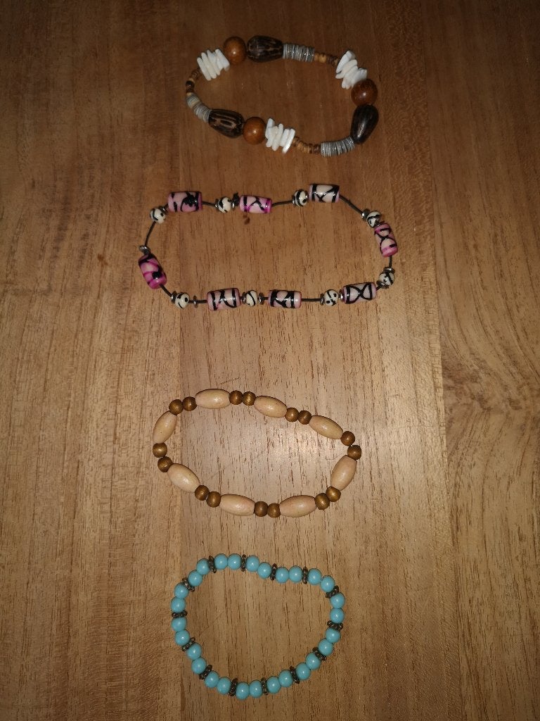 1 euro voor 4 ibiza stijl armbandjes, Bijoux, Sacs & Beauté, Bracelets, Enlèvement ou Envoi, Utilisé, Autres couleurs, Autres matériaux