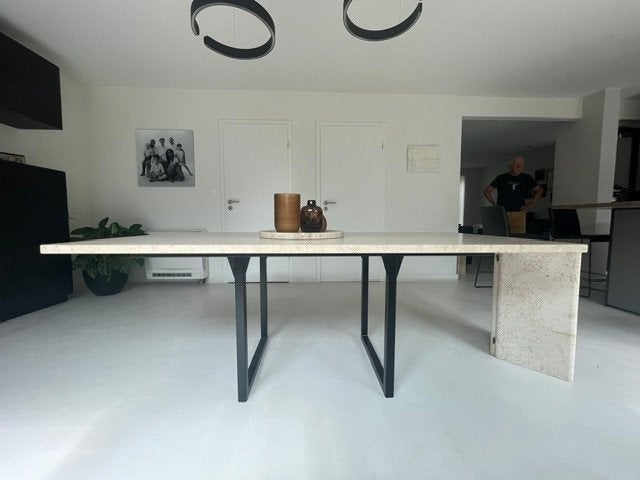 Travertin eettafel met twee onderstellen, Huis en Inrichting, Ophalen, Overige materialen, Gebruikt, Zowel modern als traditioneel