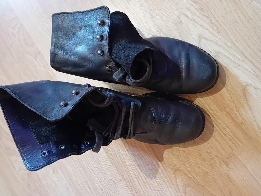 Combat shoes pointure 39 (petit pied), Ophalen