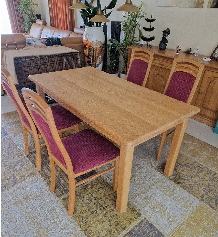 Eiken Eettafel met 4 bijbehorende stoelen, Huis en Inrichting, Tafels | Eettafels, Ophalen, 50 tot 100 cm, Zo goed als nieuw, 150 tot 200 cm