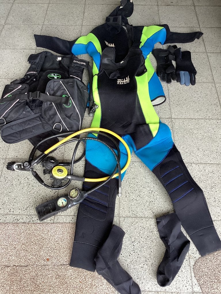 Te koop Duikmateriaal, Sports nautiques & Bateaux, Plongée, Enlèvement, Utilisé, Combinaison de plongée