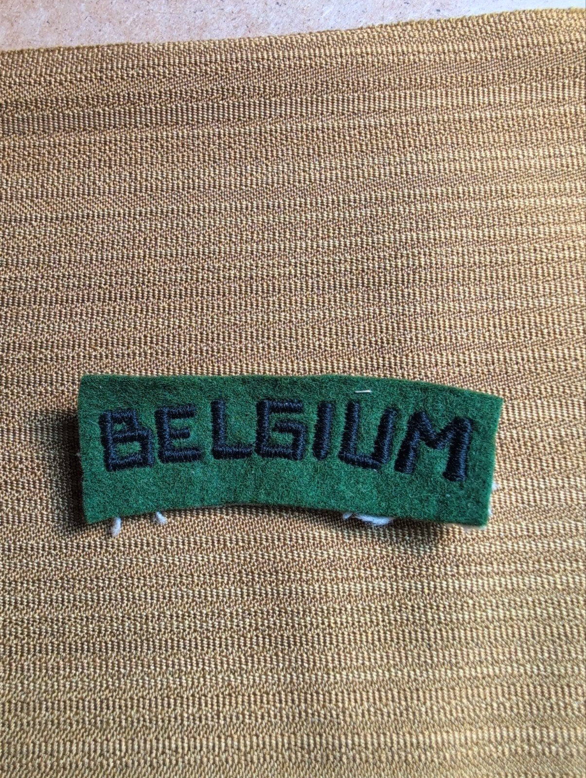 Badge d'épaule belge bleu foncé sur vert foncé, Enlèvement ou Envoi