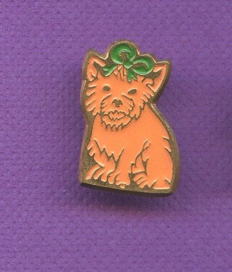 pins chien Yorkshire Terrier ou bichon a272, Envoi, Comme neuf, Animal et Nature, Insigne ou Pin's