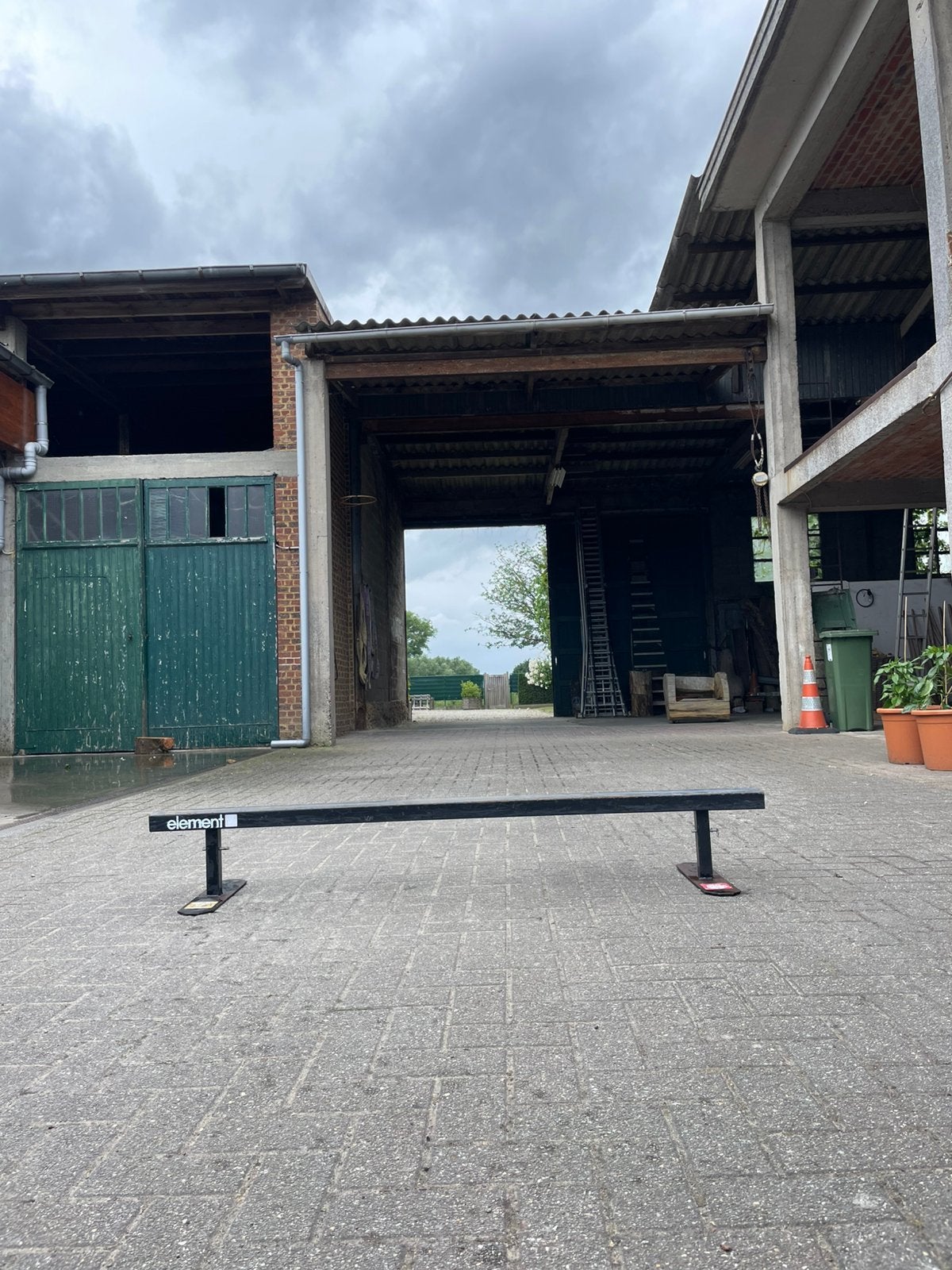 Skateboard Rail Element, Articles professionnels, Immobilier d'entreprise
