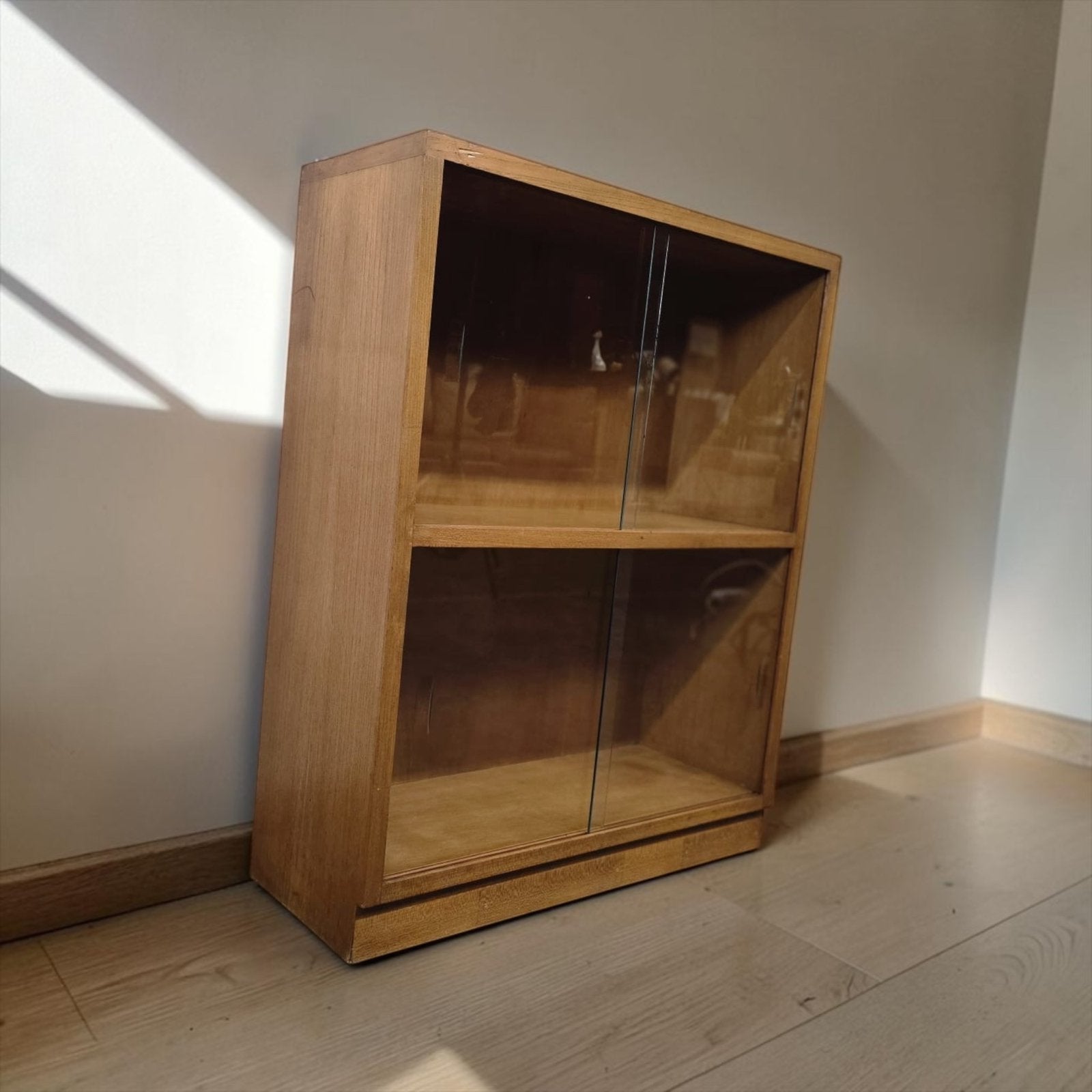 Vintage houten mini staande rek / vitrinekast / boekenkast, Ophalen, Gebruikt