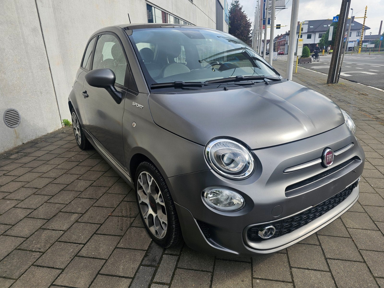 Fiat 500 hybride sport 2022, Auto's, Fiat, Voorwielaandrijving, Euro 6, Leder en Stof, Grijs