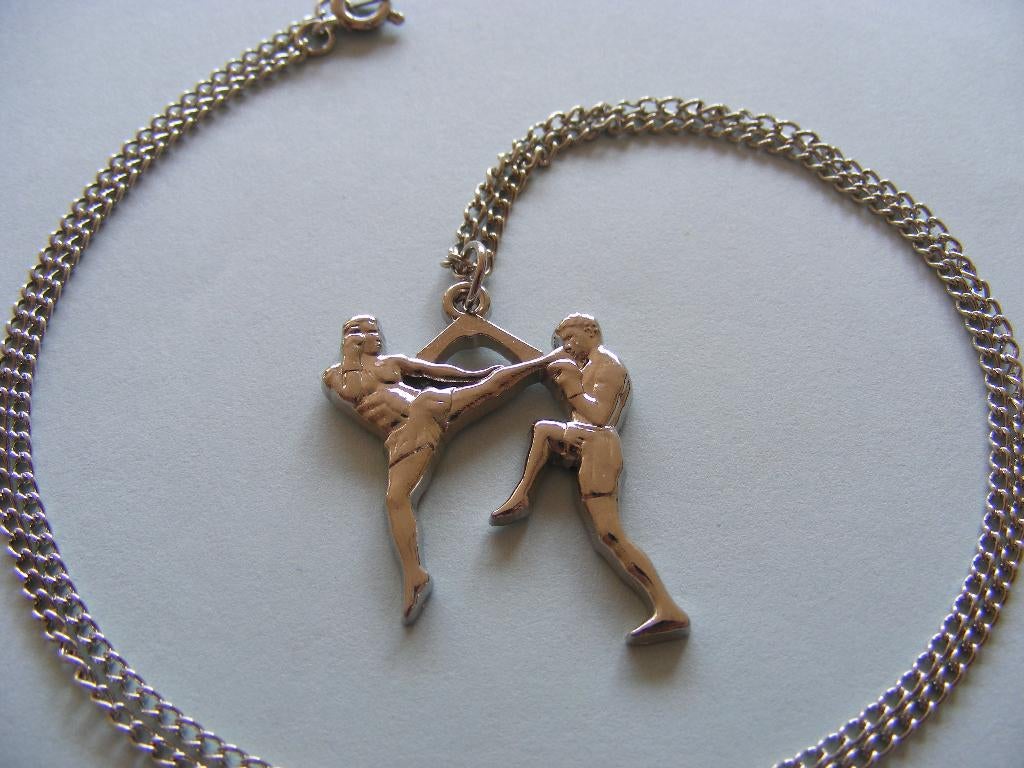 shinkyokushin karate kanji hanger sleutelhanger korting!!!!, Sports & Fitness, Sports de combat & Self-défense, Enlèvement ou Envoi