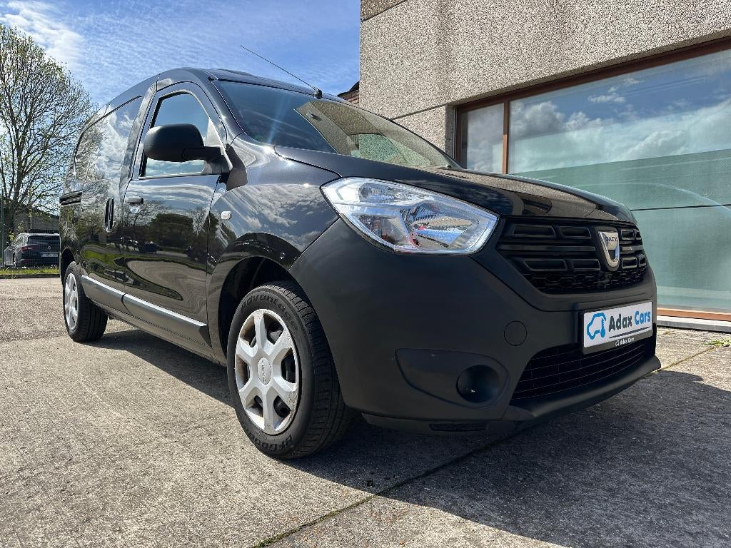 Dacia Dokker / 2018 / Benzine / 1 jaar garantie, Auto's, Voorwielaandrijving, 4 deurs, Stof, 4 cilinders