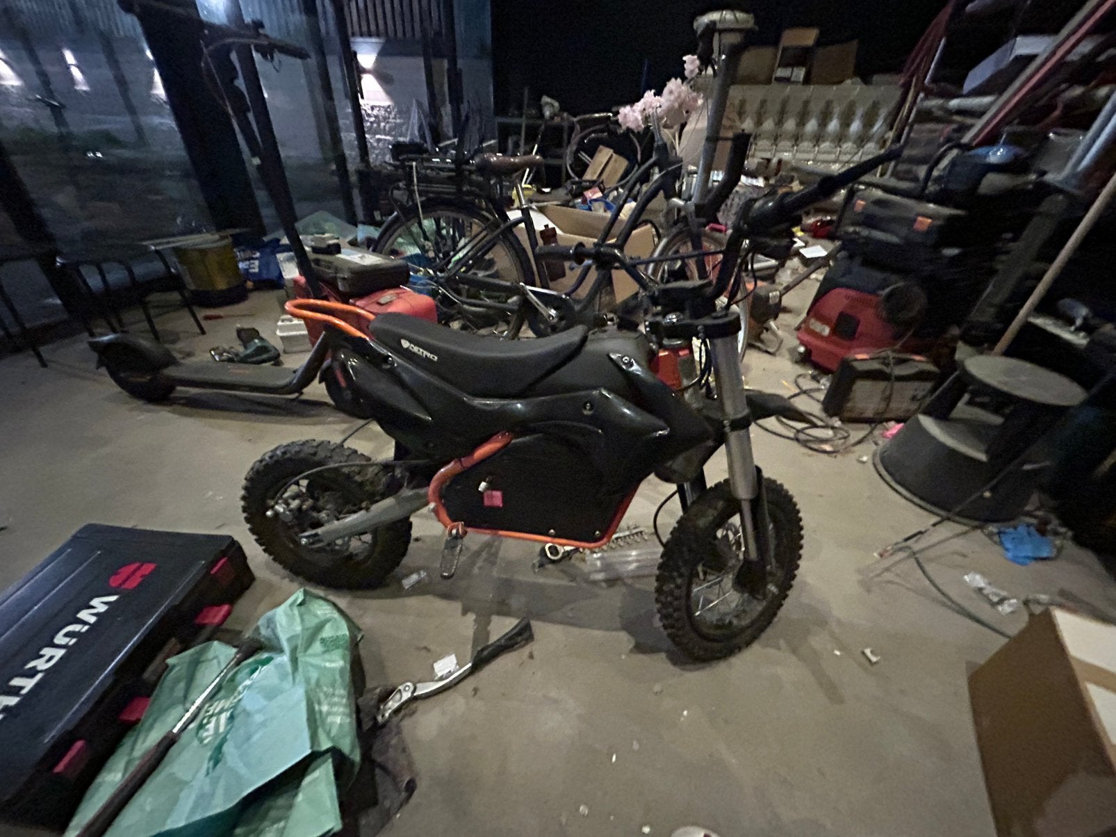 Een orange- zwarte kleur kros elektriche 300€, Ophalen, Zo goed als nieuw