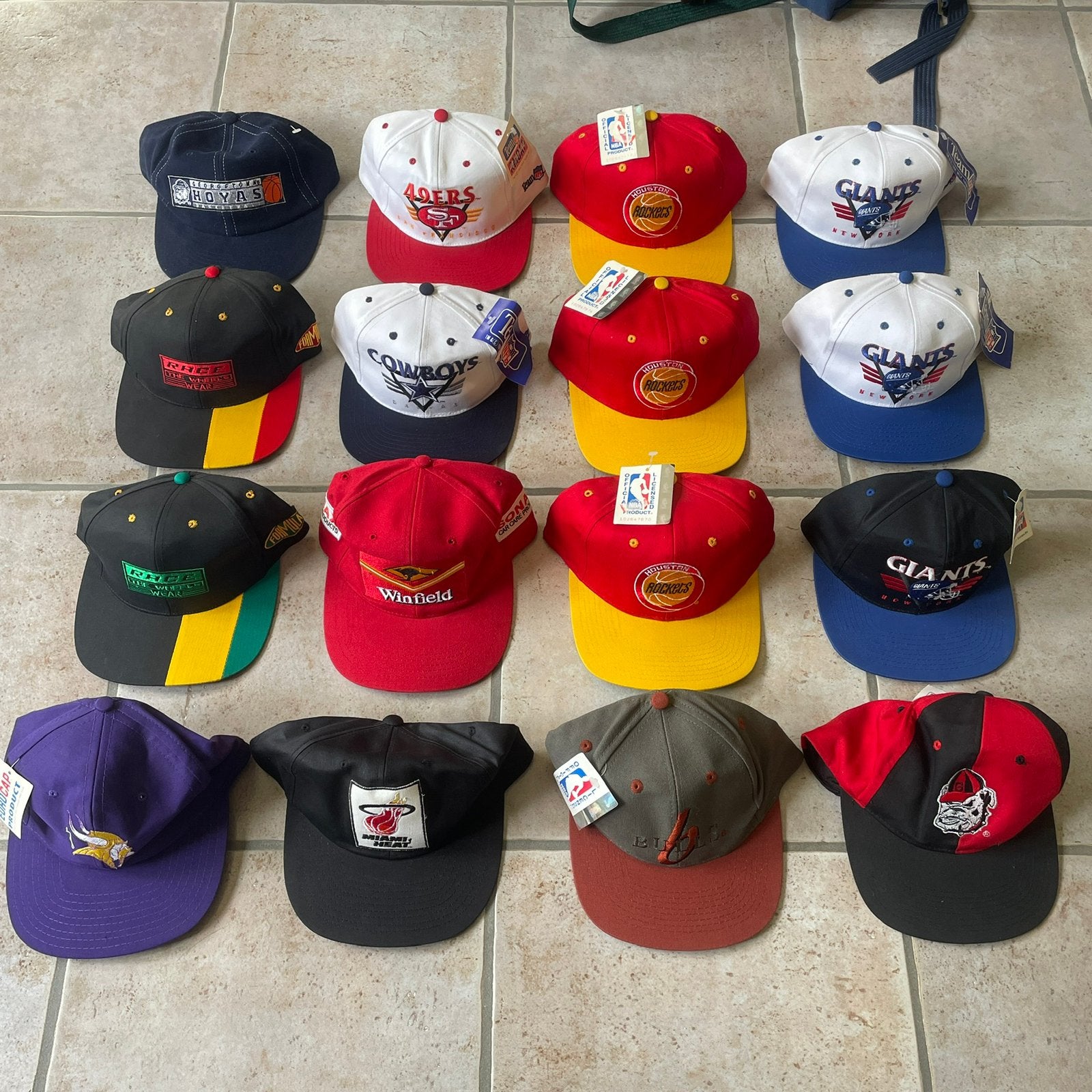 Collection de chapeaux Snapback vintage, Vêtements | Hommes, Chapeaux & Casquettes, Comme neuf, Casquette, One size fits all, Enlèvement ou Envoi
