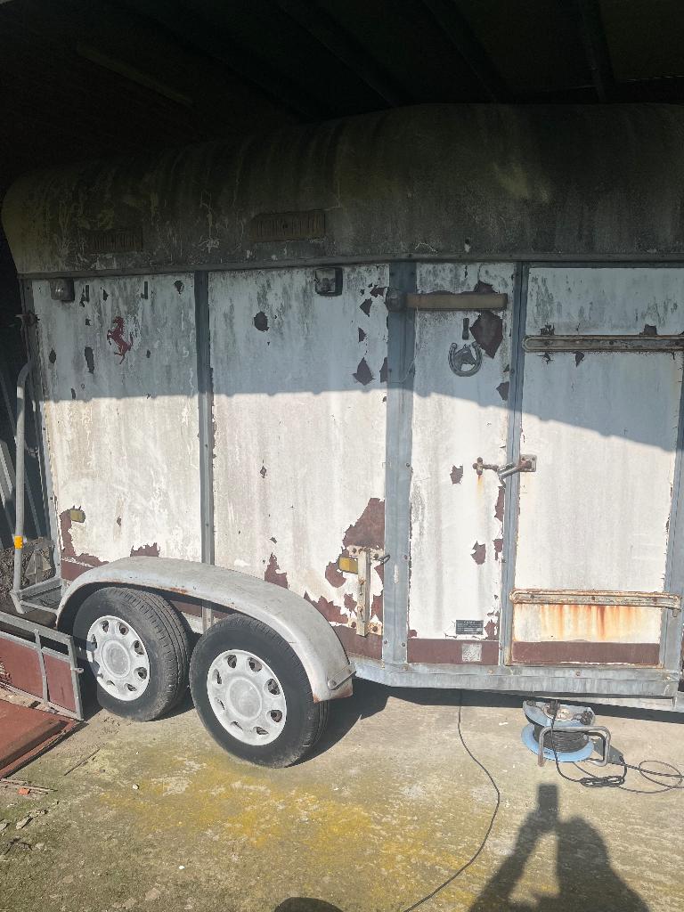 Paarden aanhangwagen, Ophalen, Gebruikt
