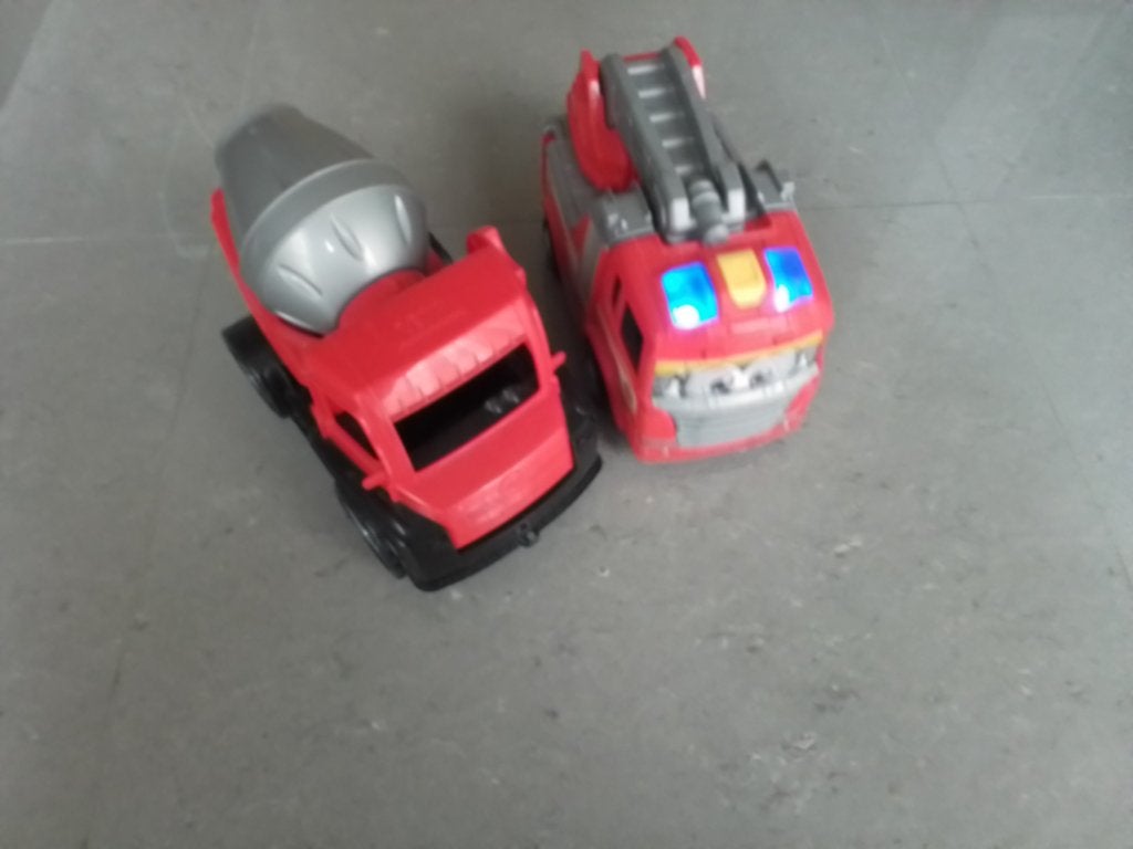 Brandweerwagen en betonmixer, Kinderen en Baby's, Ophalen, Zo goed als nieuw