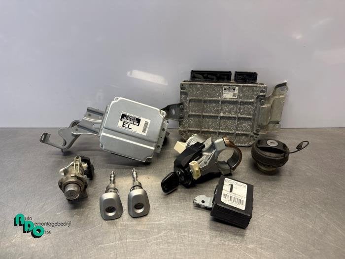 Kontaktslot + computer van een Toyota Yaris (Yaris 2 09-), Gebruikt, -, -, Ophalen of Verzenden