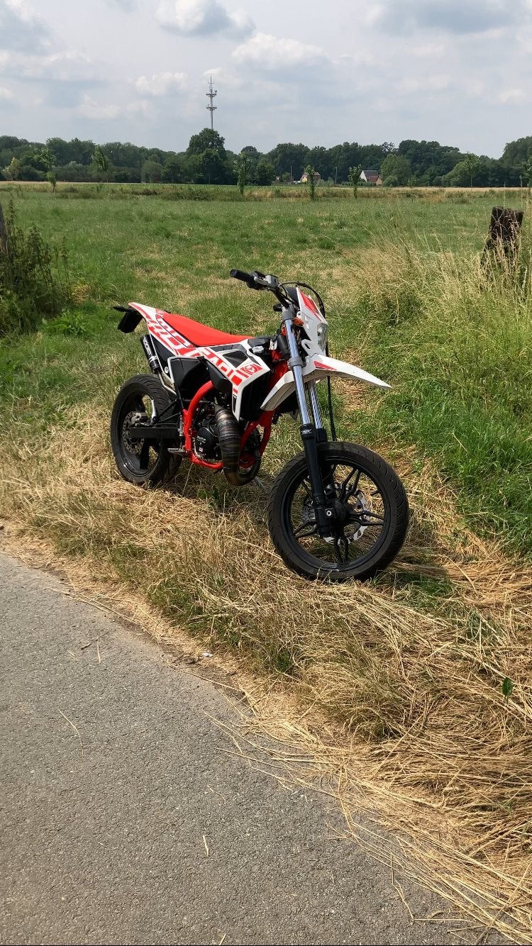 Nette Beta rr 50, Fietsen en Brommers, Brommers | Crossbrommers, 6 versnellingen, Zo goed als nieuw, 50 cc, Ophalen