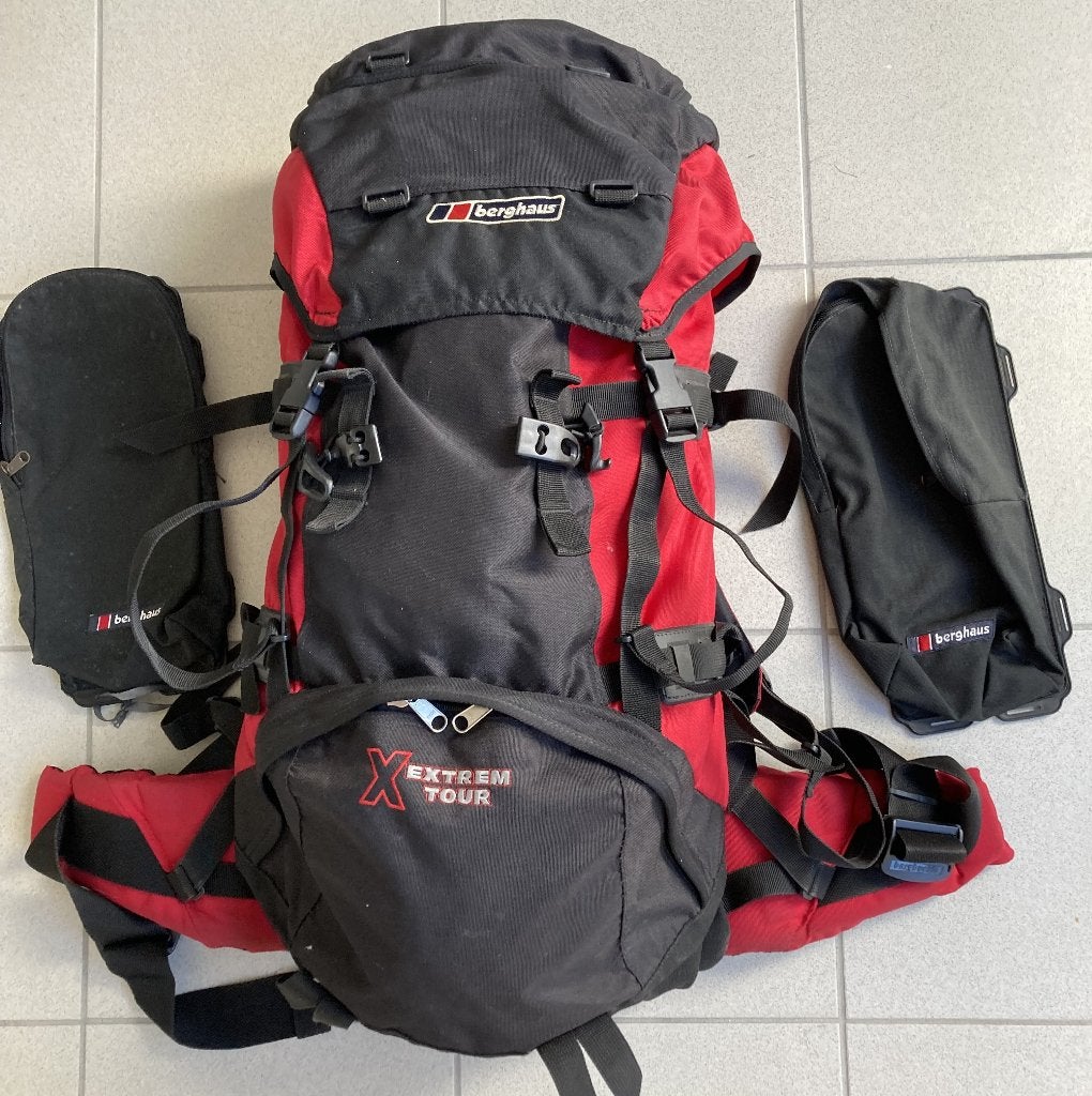 Sac à dos, rouge et noir; 40  à 50 Litres, Enlèvement, Comme neuf
