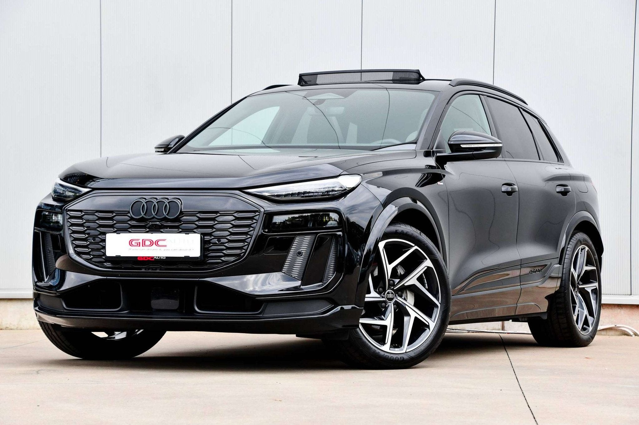 Audi Q6 e-tron Q6 e-Tron S line l Pano l Passagiersdisplay l, Auto's, Audi, Gebruikt, Zwart, Zwart, 5 zetels