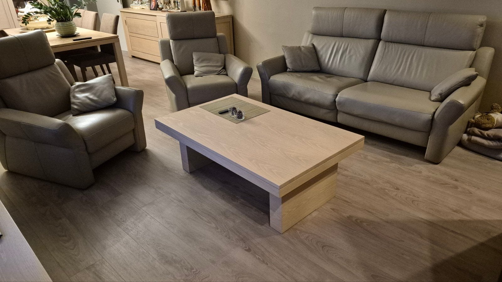 un salon en cuir avec 2 fauteuils inclinables électriques, Maison & Meubles, Enlèvement, Comme neuf, Cuir