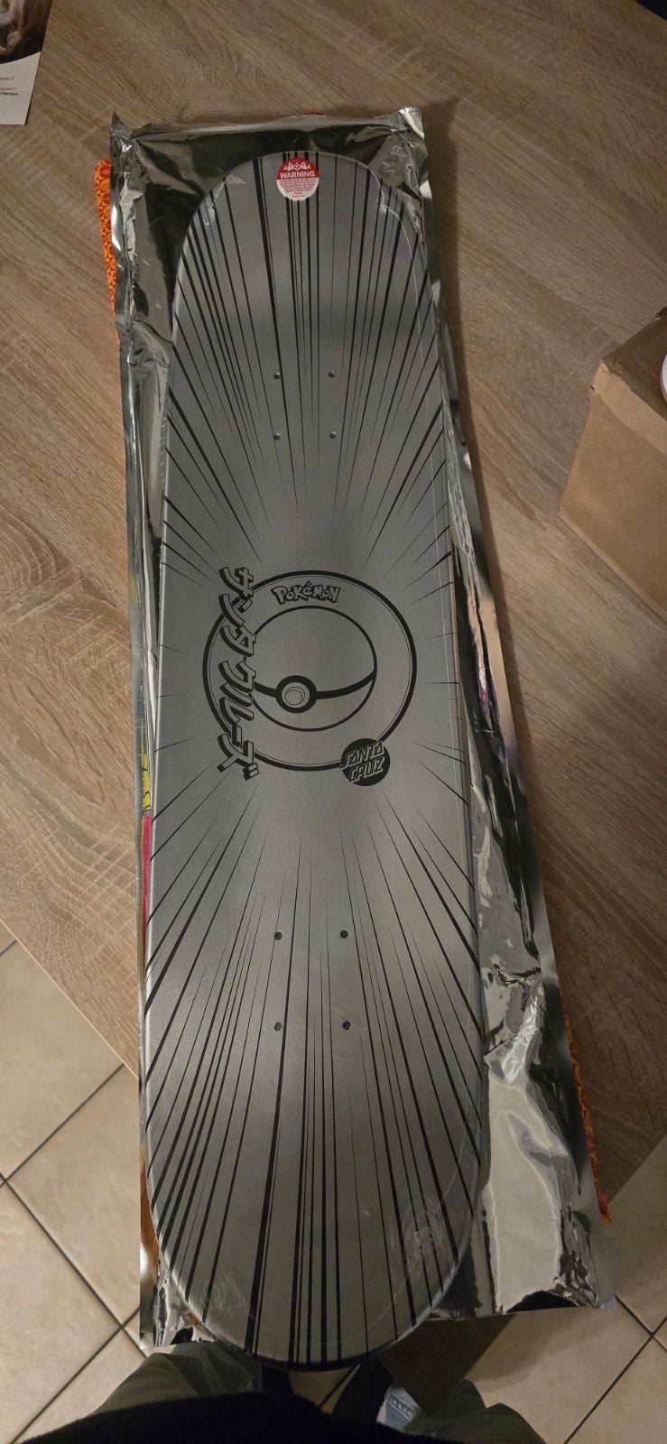 santa cruz pokemon skateboard, Sports & Fitness, Enlèvement, Skateboard