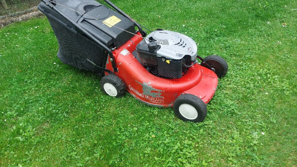 Queen garden grasmaaier in zeer mooie staat, Tuin en Terras, Grasmaaiers, Ophalen, Cirkelmaaier, Zo goed als nieuw, Benzine-grasmaaier