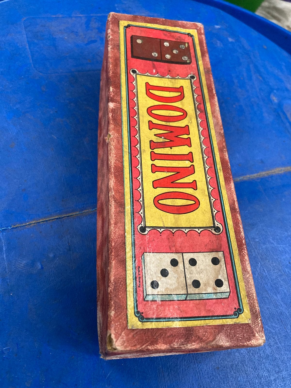 Jeu de dominos vintage, Enlèvement