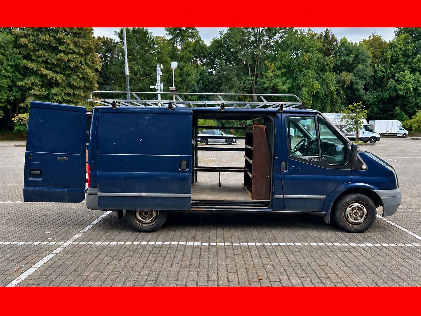 Ford Transit 2.2TDCi L2H1 159.035 km 2 portes latérales van, Euro 5, 4 cilinders, Blauw, Grijs