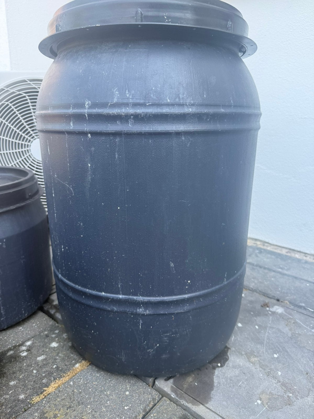 Voertonnen met schroefdeksel, Ophalen