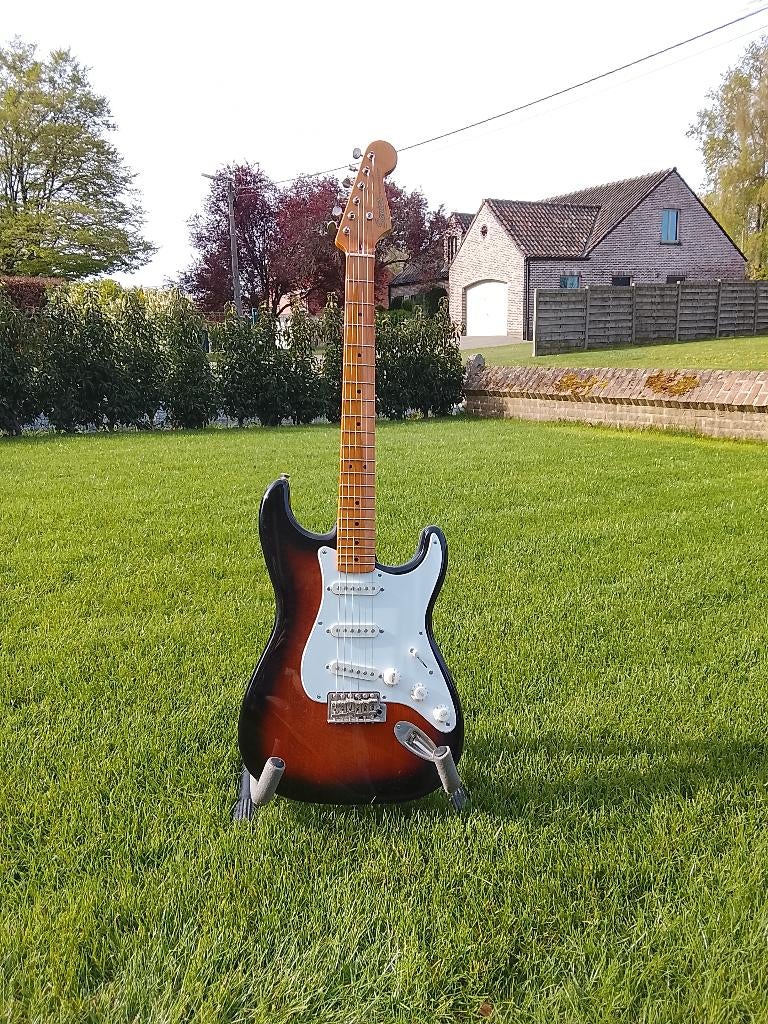 1 set van 11 Fender Squier Stratocasters & Telecasters, Ophalen, Nieuw, Solid body, Fender