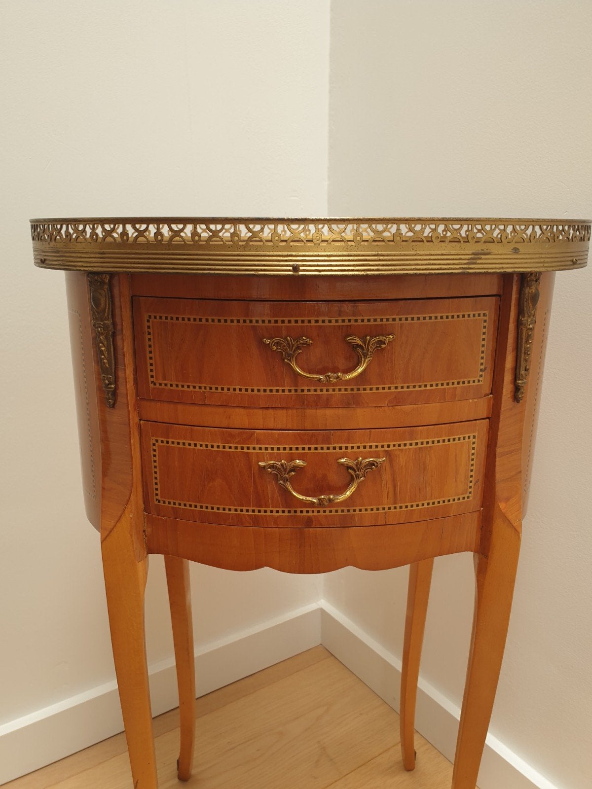 Vintage franse loui xv stijl bijzettafel/nachtkastje., Huis en Inrichting, Ophalen
