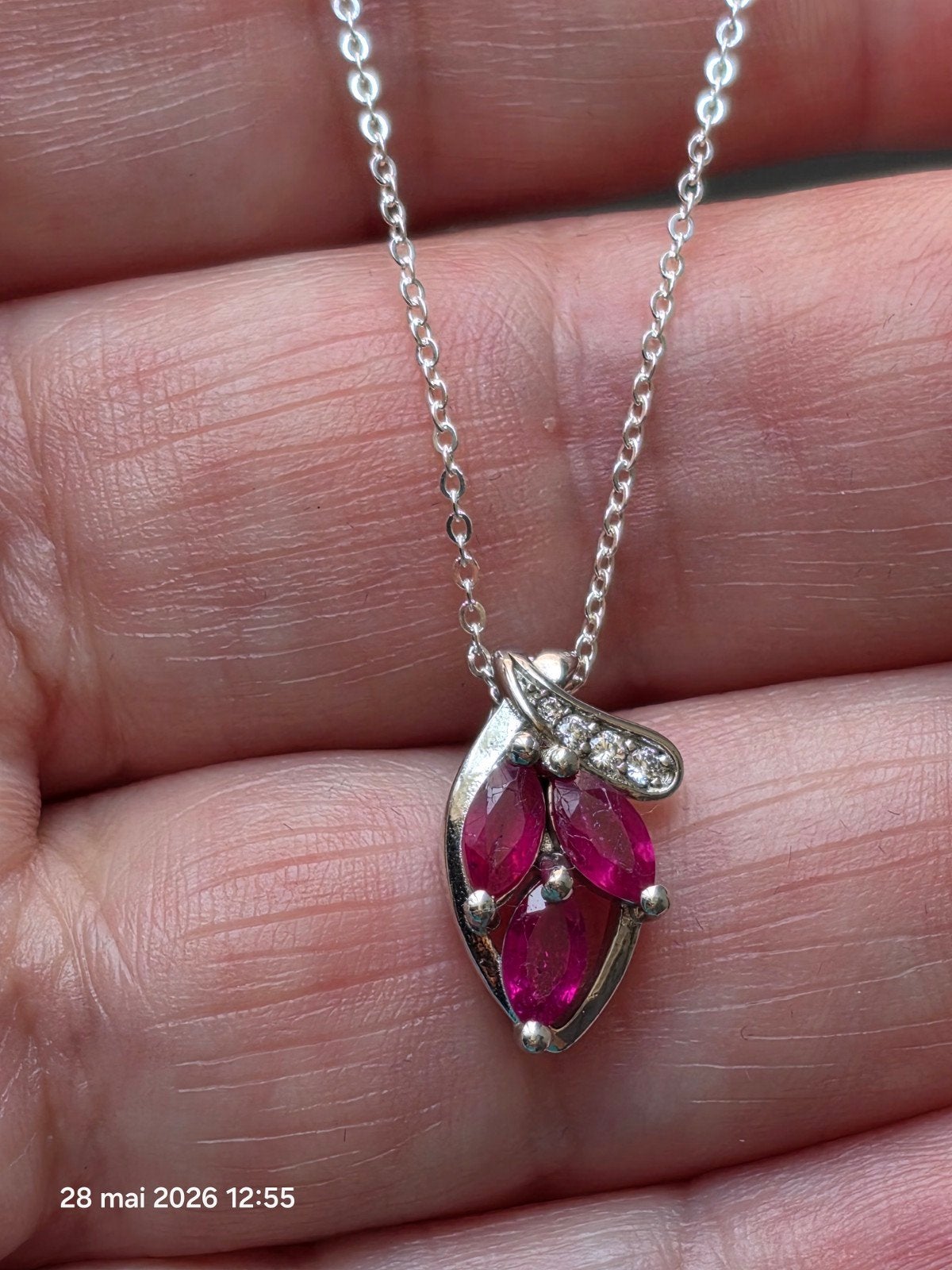Pendentif en argent massif 925 avec 3 rubis naturels, Neuf, Argent, Argent, Avec pierre précieuse
