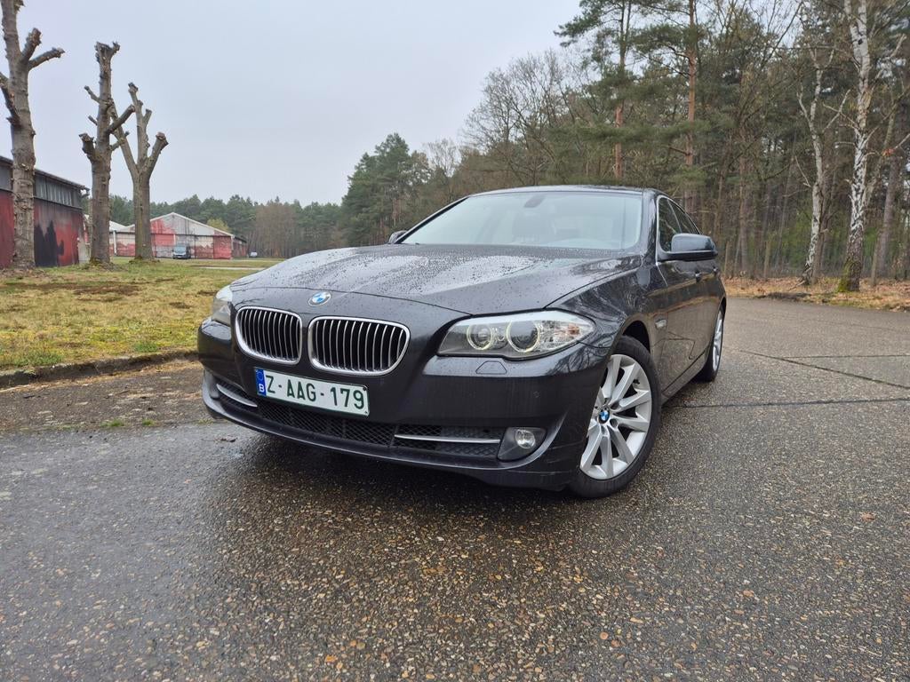 BMW 520D AUTOMATIQUE EN PARFAIT ÉTAT (MARINE, CUIR), Cuir, Entreprise, Carnet d'entretien, Automatique
