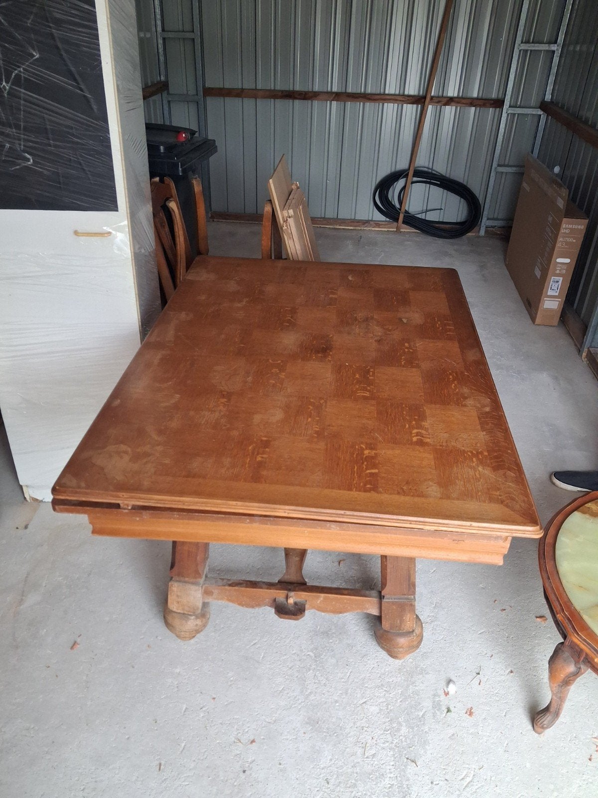 gratis tafel met stoelen, Ophalen