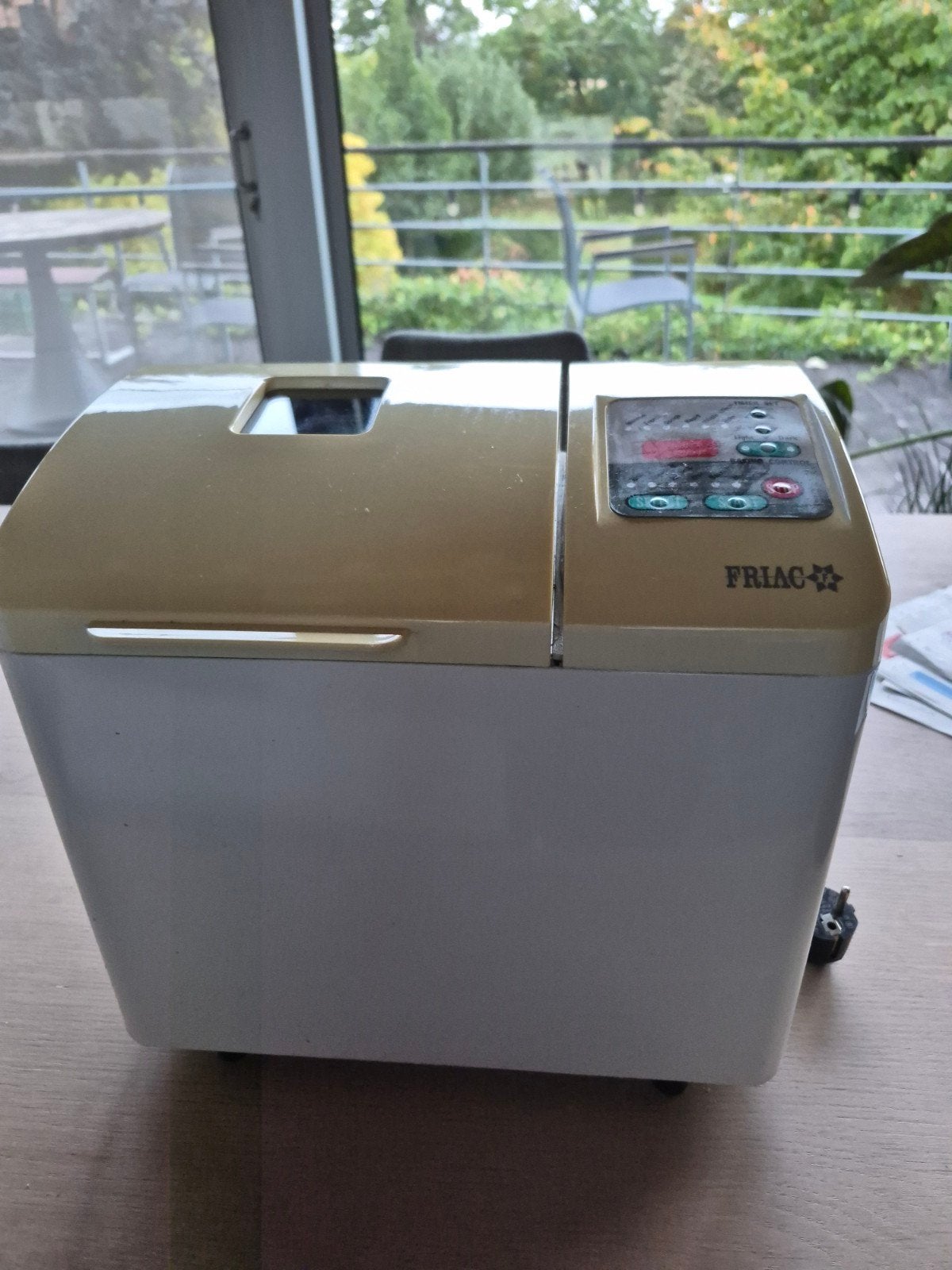 broodbakmachine, 400 tot 800 gram deeg, Ophalen, Met timer, Gebruikt