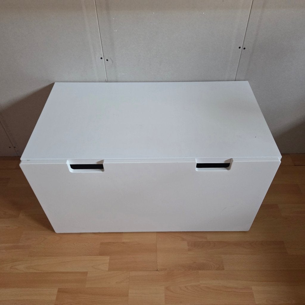 Speelgoedkist Stuva met bank, 50 à 100 cm, Enlèvement, Utilisé, 50 à 75 cm