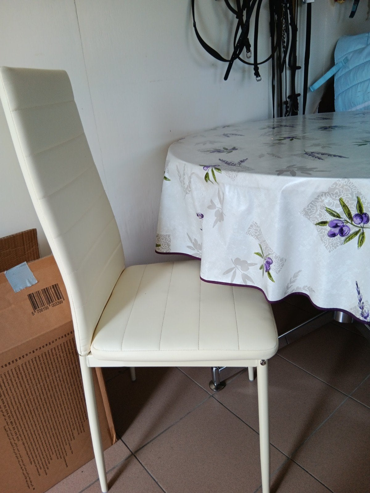 Witte tafel +beige stoelen, Huis en Inrichting, Tafels | Eettafels, Ophalen