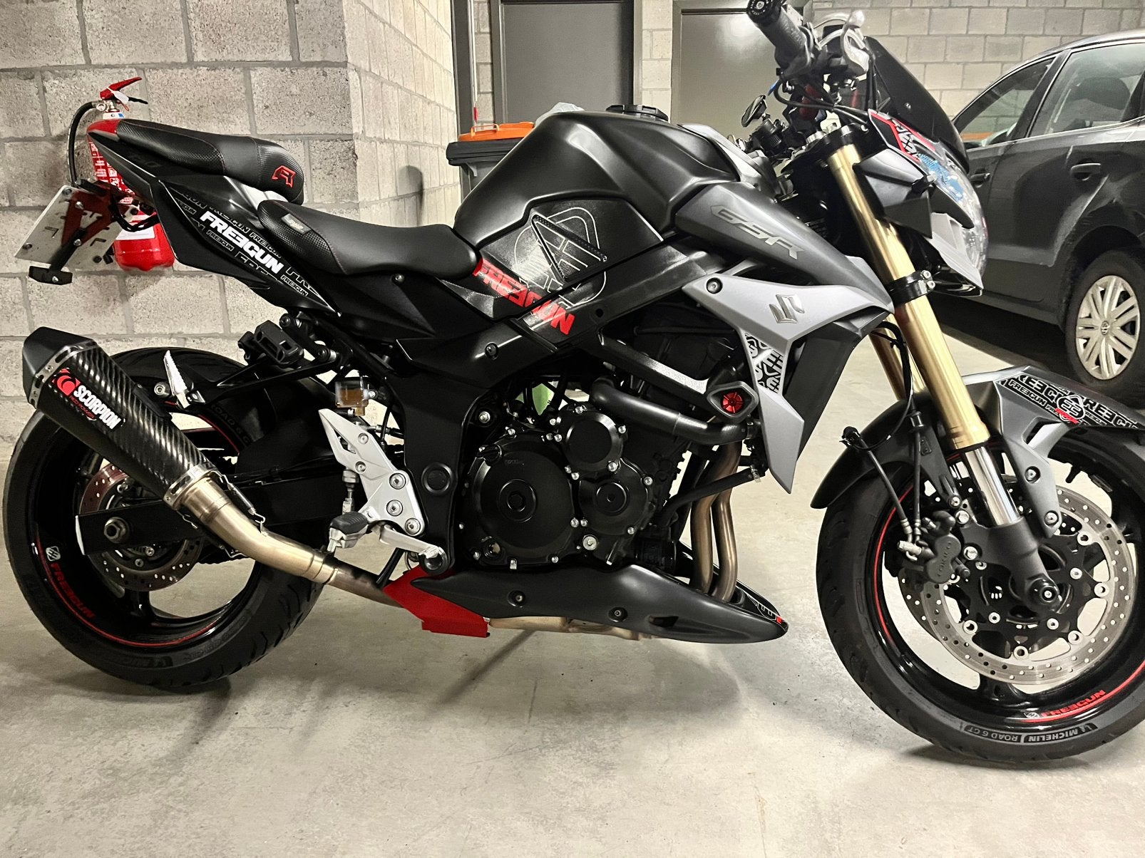 Suzuki GSR 750 Freegun 2016, Motos, Motos | Suzuki, Poignées chauffantes, Occasion, Plus de 35 kW, Particulier