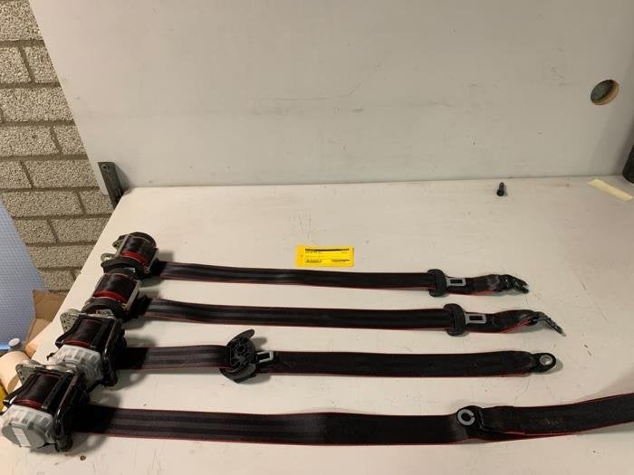 Gordelspanner Set van een Audi RS3, Auto-onderdelen, Gebruikt, -, -, -