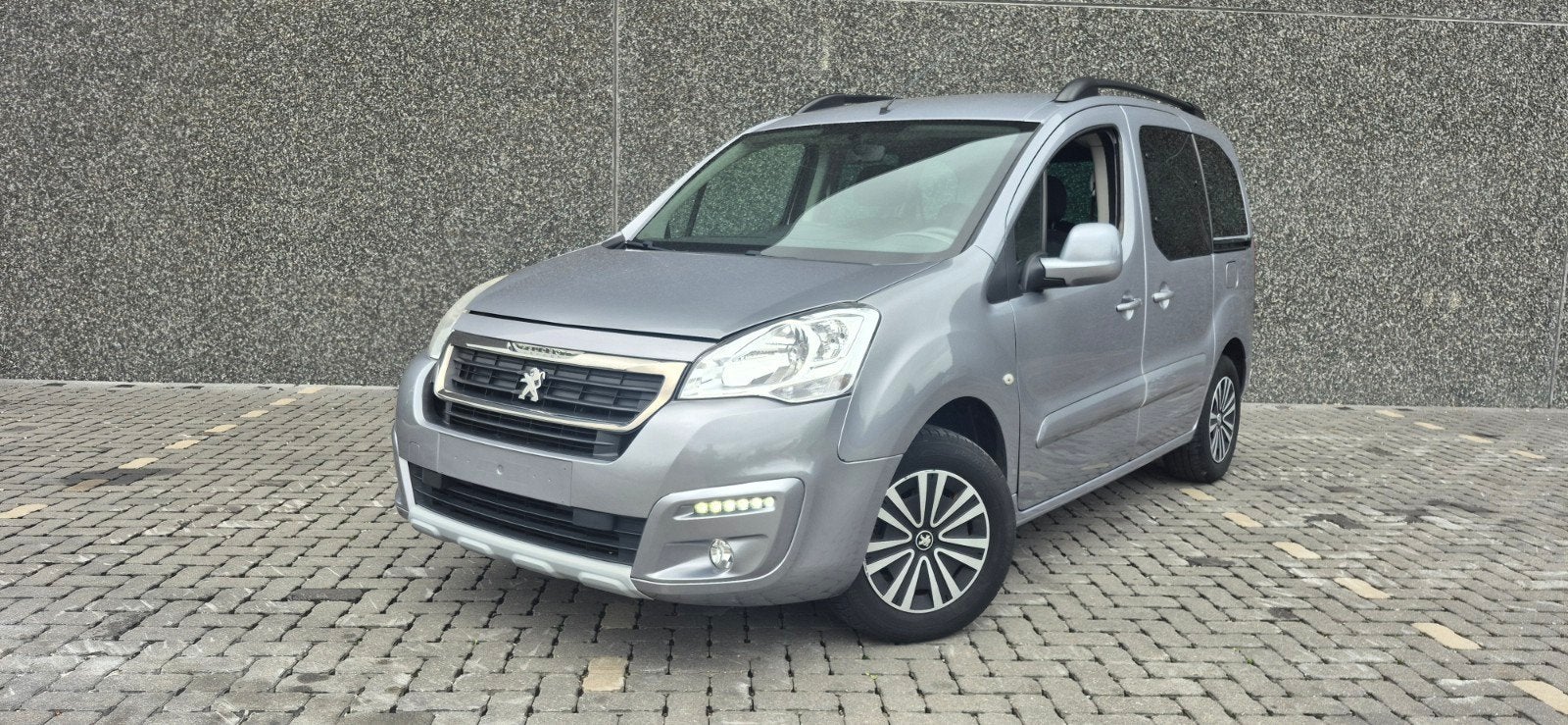 Peugeot Partner Tepee *BENZINE* + GROOT ONDERHOUD 2017, Auto's, Bedrijf, Handgeschakeld, 5 deurs, Zilver of Grijs