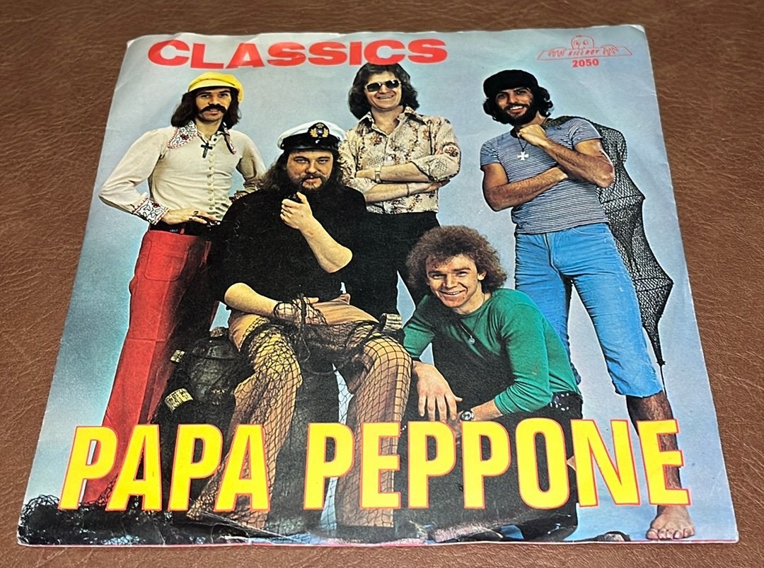 Classics ‎– Papa Peppone - 7” vinyl single - NL, Ophalen of Verzenden, Gebruikt