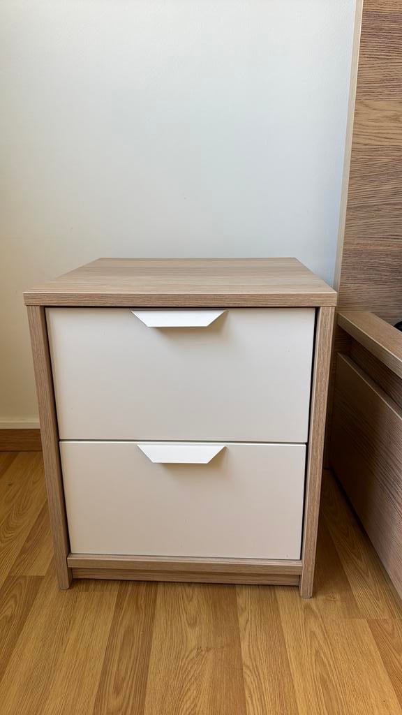 Nachtkastje IKEA, Huis en Inrichting, Slaapkamer | Nachtkastjes, Ophalen, Minder dan 45 cm, Zo goed als nieuw, Minder dan 55 cm