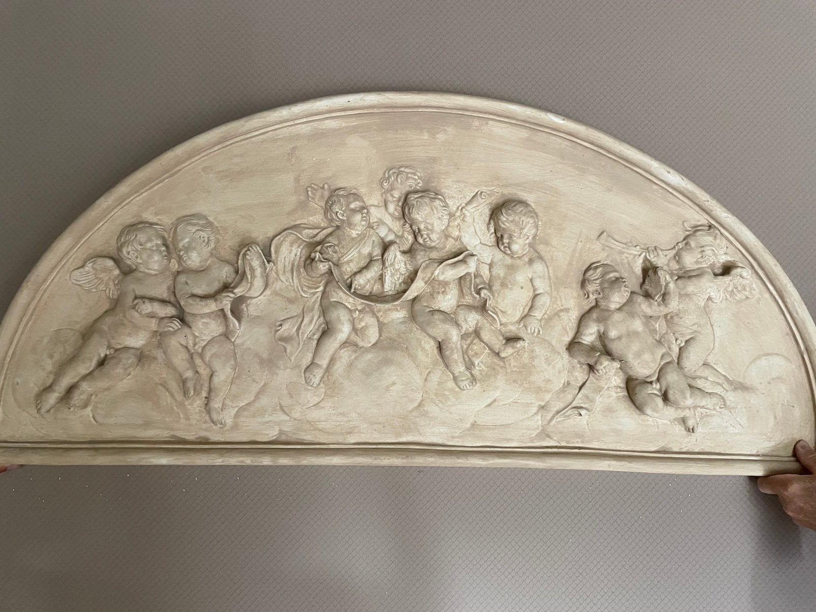 Betonnen muurdecoratie, Ophalen