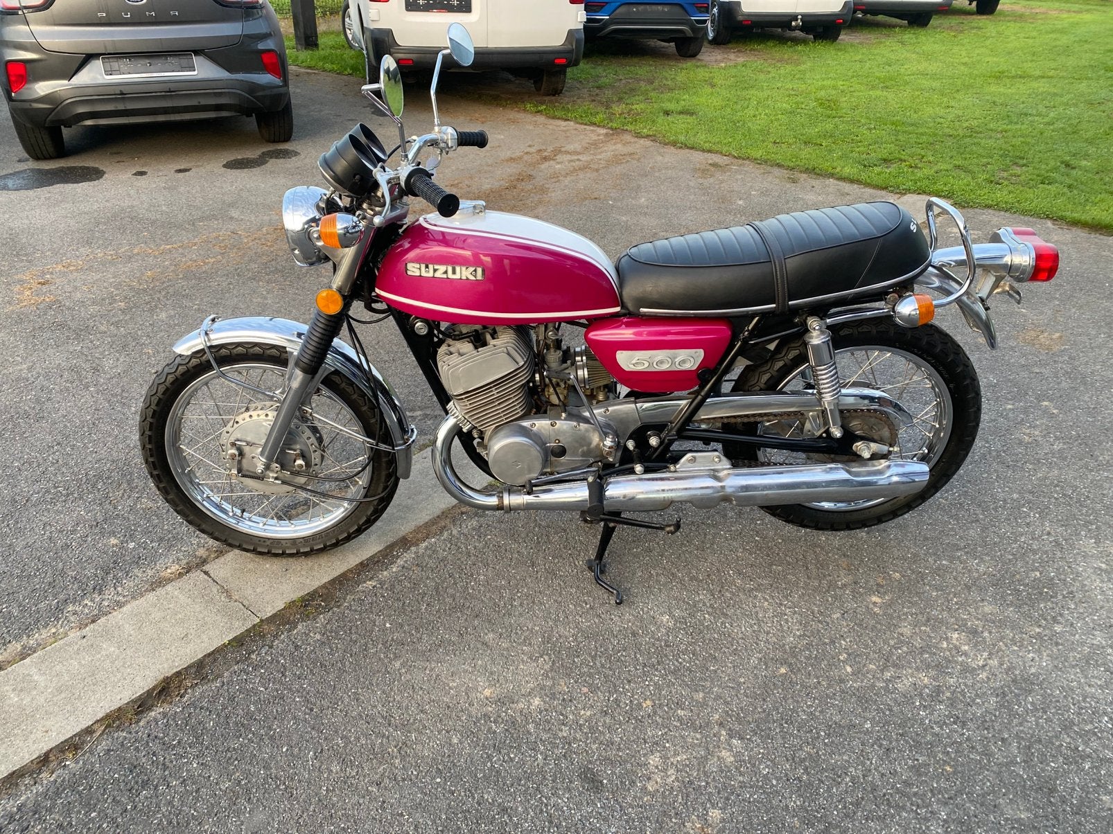Suzuki T500 — 1971 — roze-wit