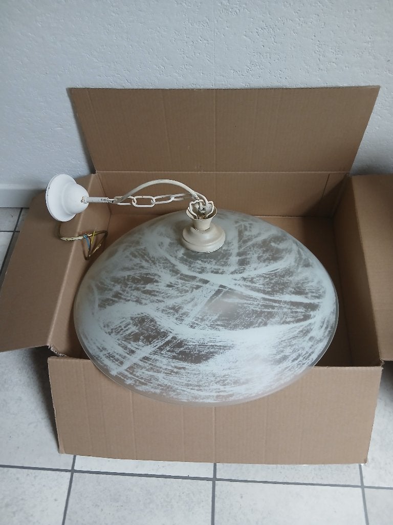 lustre, Enlèvement, Utilisé