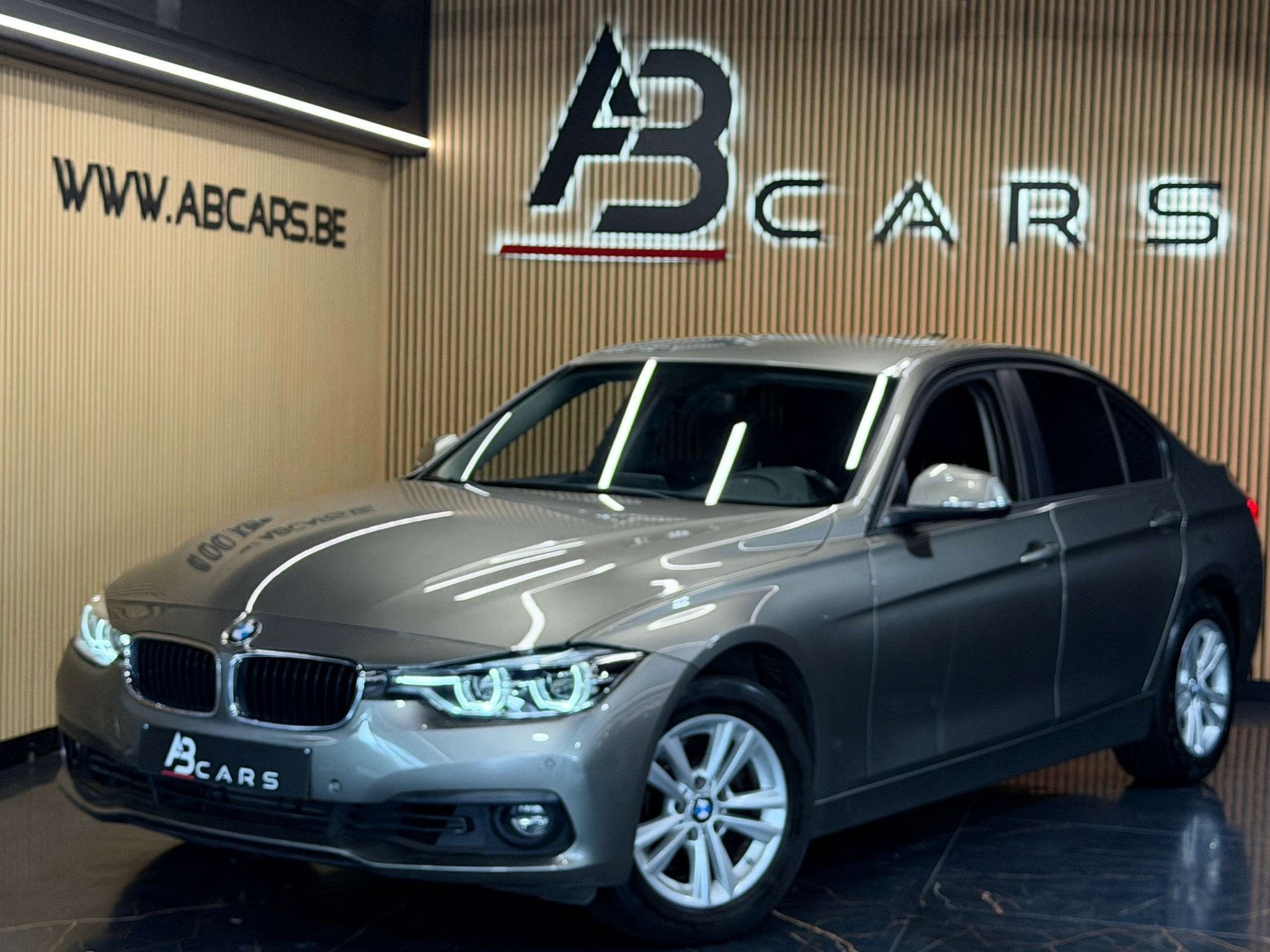 BMW 3 Serie 318 DA SPORT * BOITE AUTO * GARANTIE 12 MOIS *, Auto's, BMW, 4 deurs, Stof, Euro 6, 4 cilinders