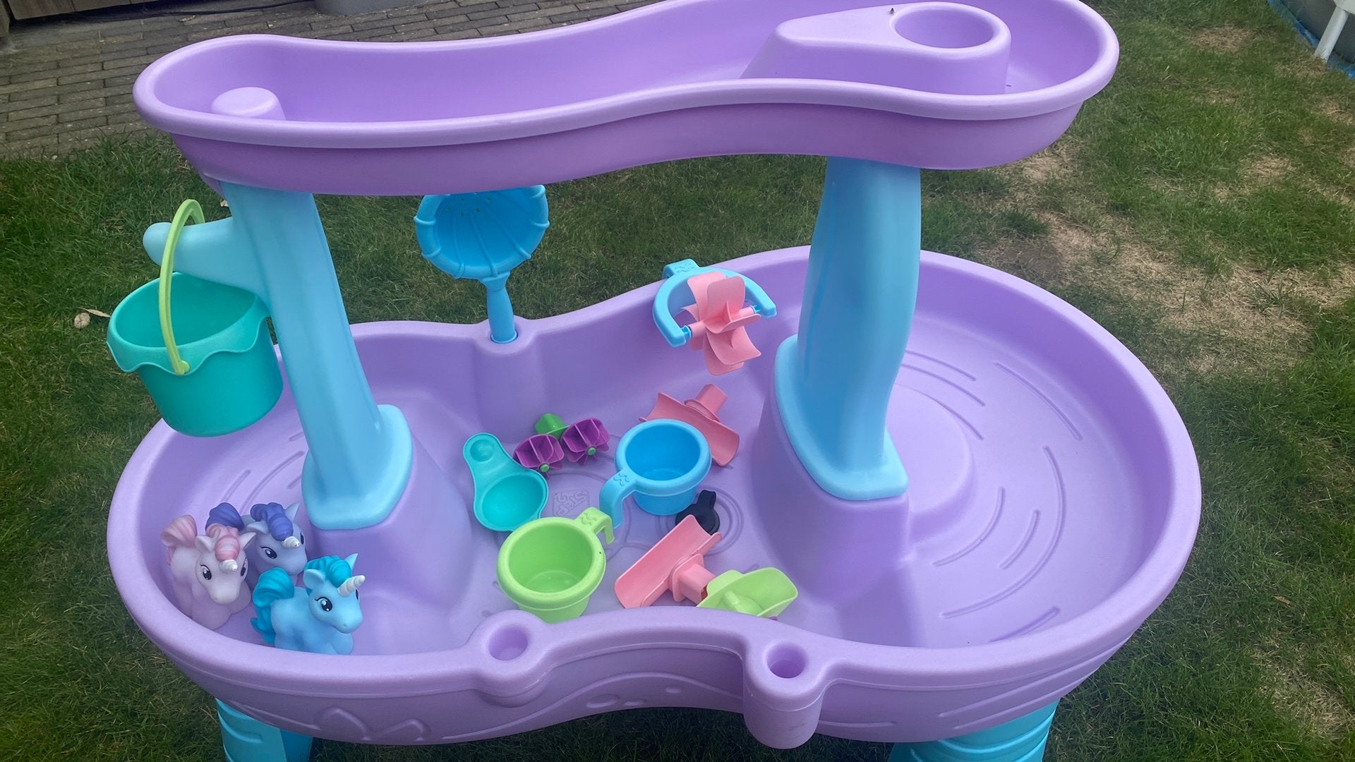 Watertafel met eenhoorns, Ophalen, Zo goed als nieuw