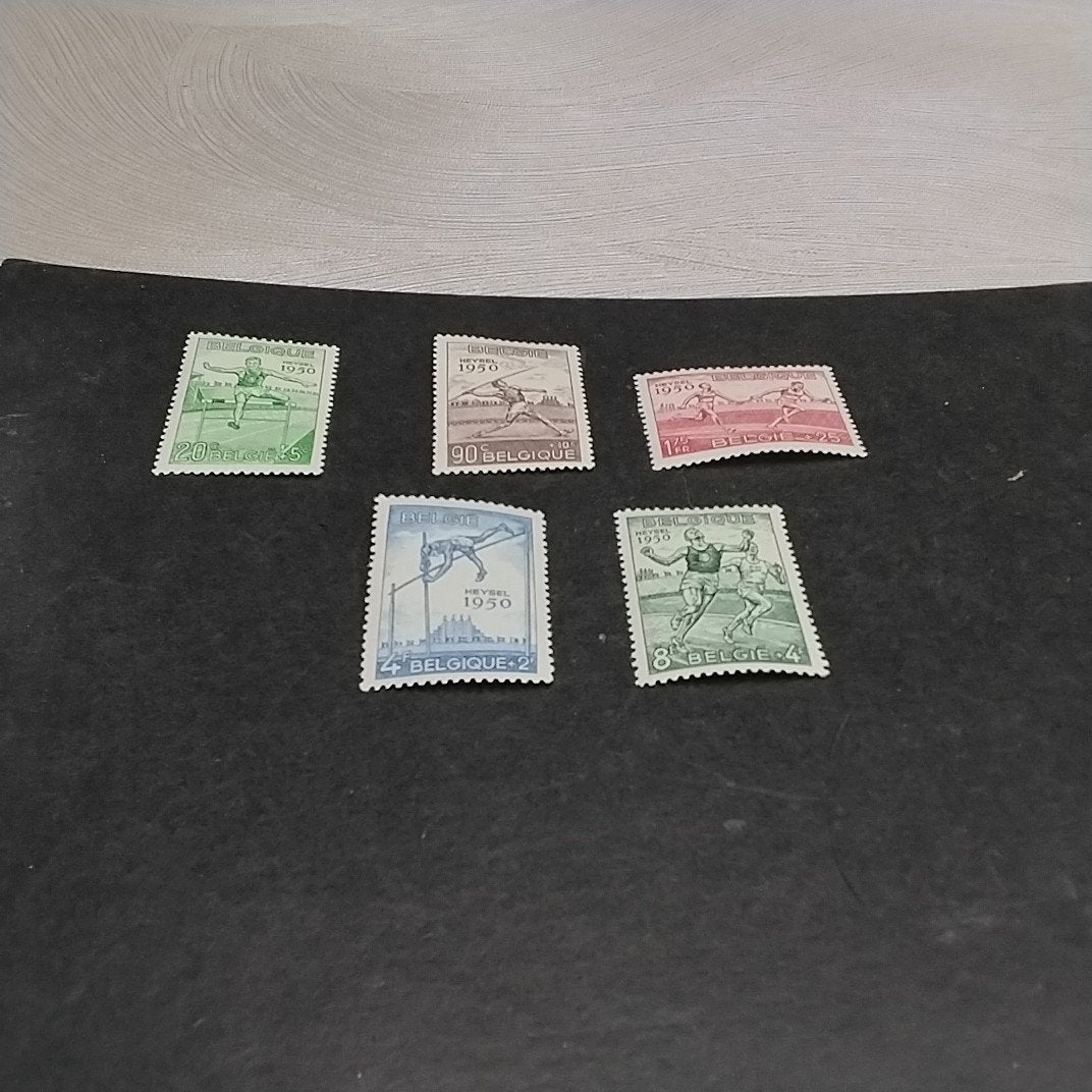 BELGIE 827/831 scharnier met cote 50,00 €, Ophalen of Verzenden