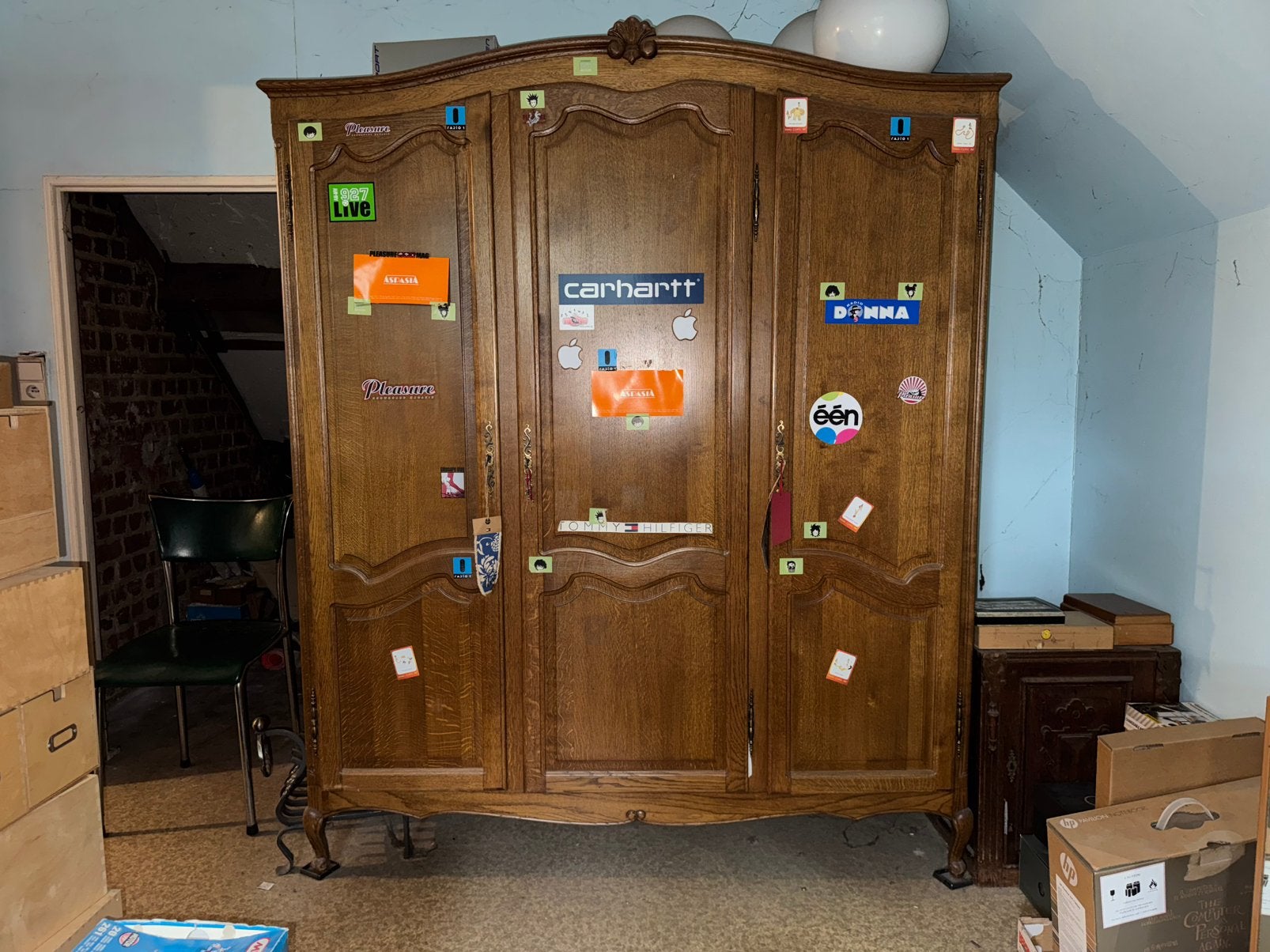 ARMOIRE À TROIS PORTES ANCIENNE VINTAGE 197x156x60 🪵, Enlèvement